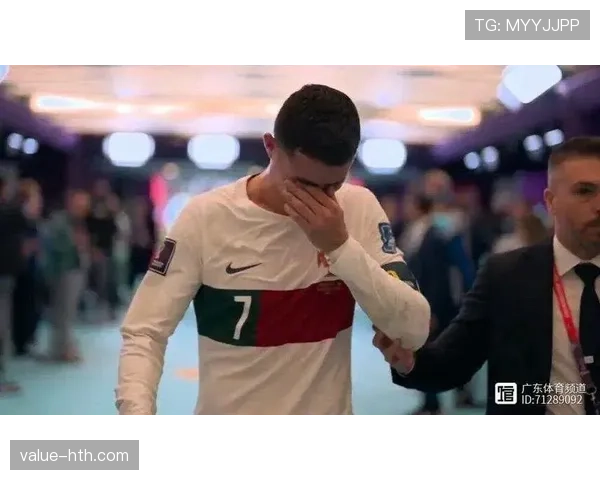 罗纳尔多宣布复出,重返世界杯赛场引热议,状态成焦点 罗纳尔多宣布复出,重返世界杯赛场引热议,状态成焦点