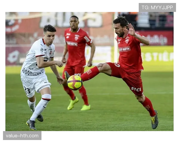 阿尔克马尔高压逼抢战术显成效，球队竞争力持续攀升