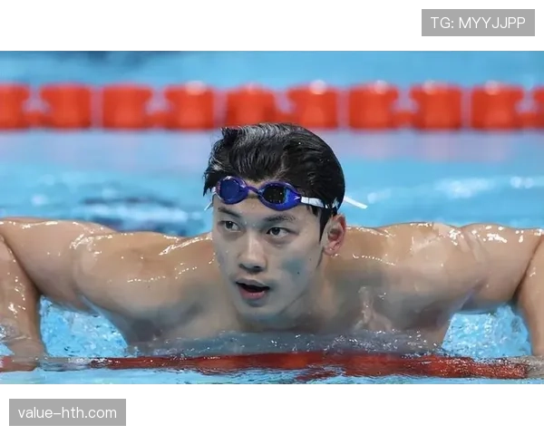 汪顺家的冰箱里塞满蛋白粉，连饮料都是按秒掐着喝的