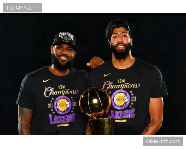 刷到勒布朗·詹姆斯晒家照，鞋柜一排看着比我房租还贵，我先闭嘴